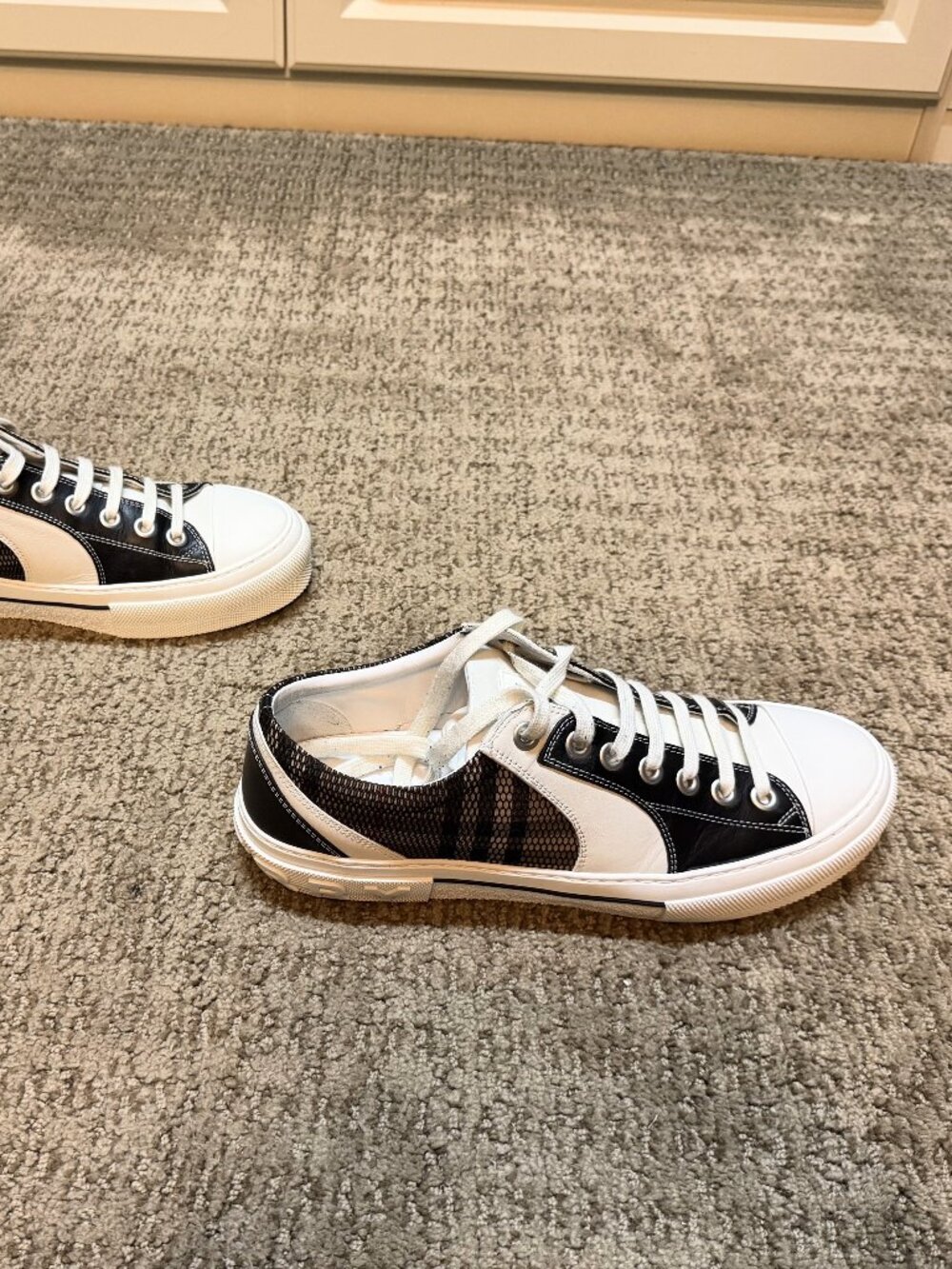 Burberry Low Top Sneaker - Rubber Sole - Size 44 - Picture 2 of 15